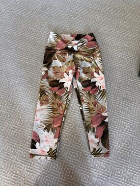 Old Navy Tropical Floral Leggings in Pink, Olive & White